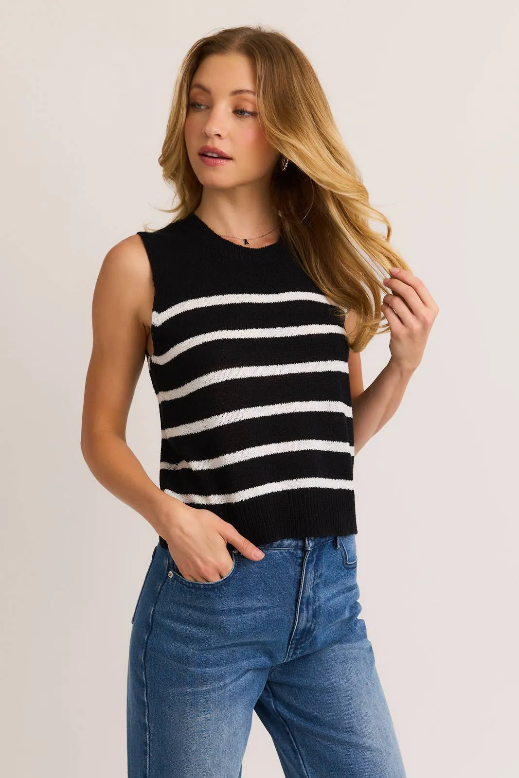 Calla- Round Neck Sleeveless Sweater Top