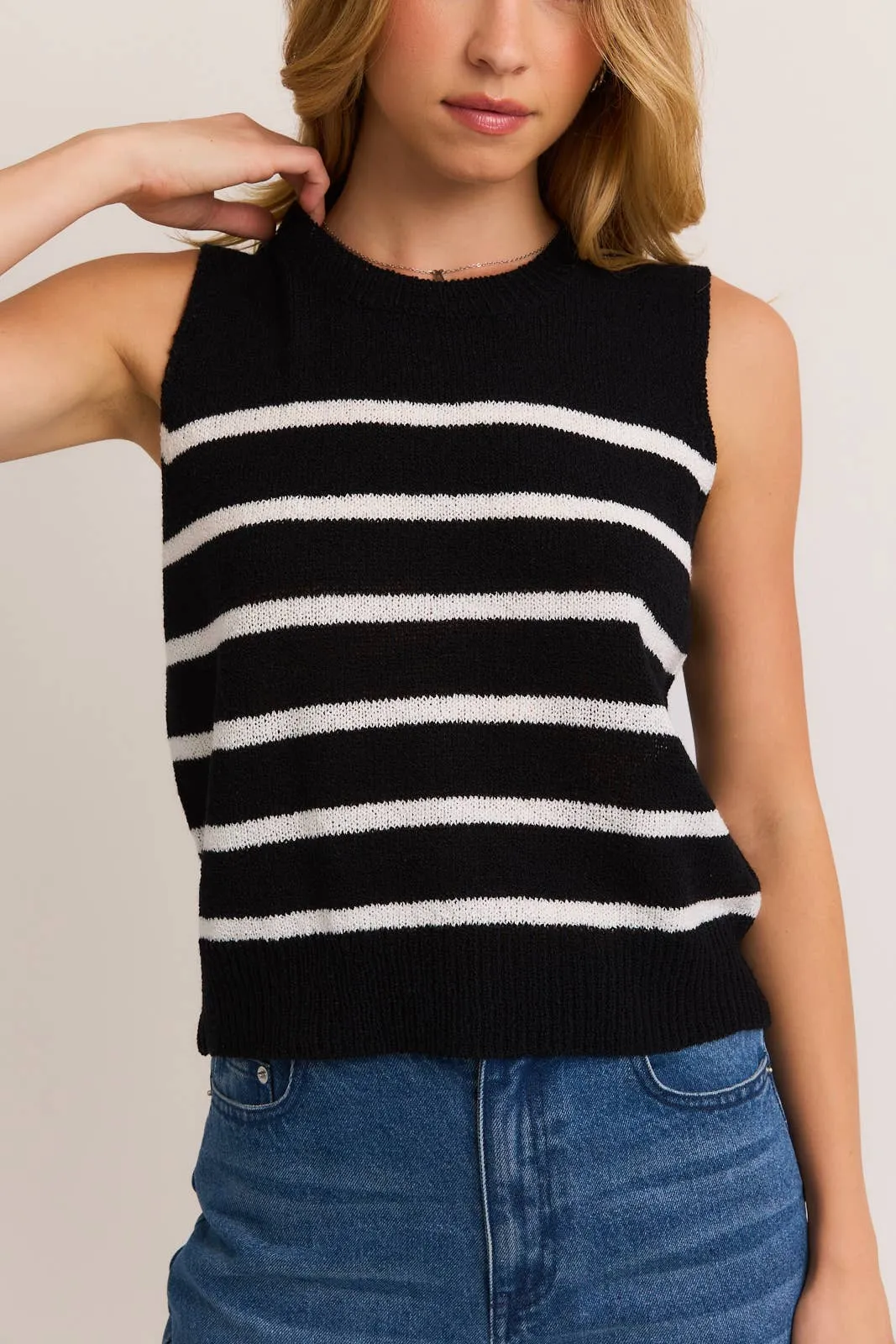 Calla- Round Neck Sleeveless Sweater Top