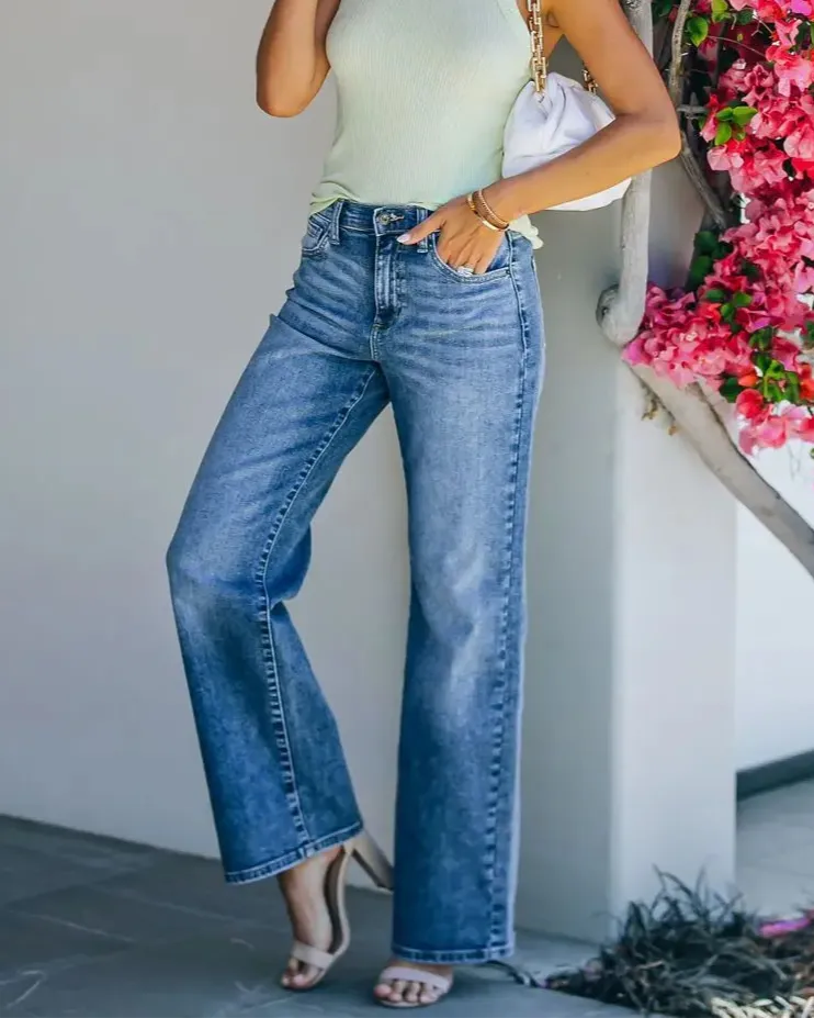 City Chill Mid-Rise Jeans