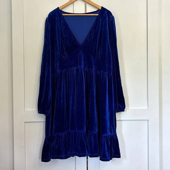 HALARA Everyday Deep V Neck Ruffled Hem Velvet Plus Size Mini Chill Dress