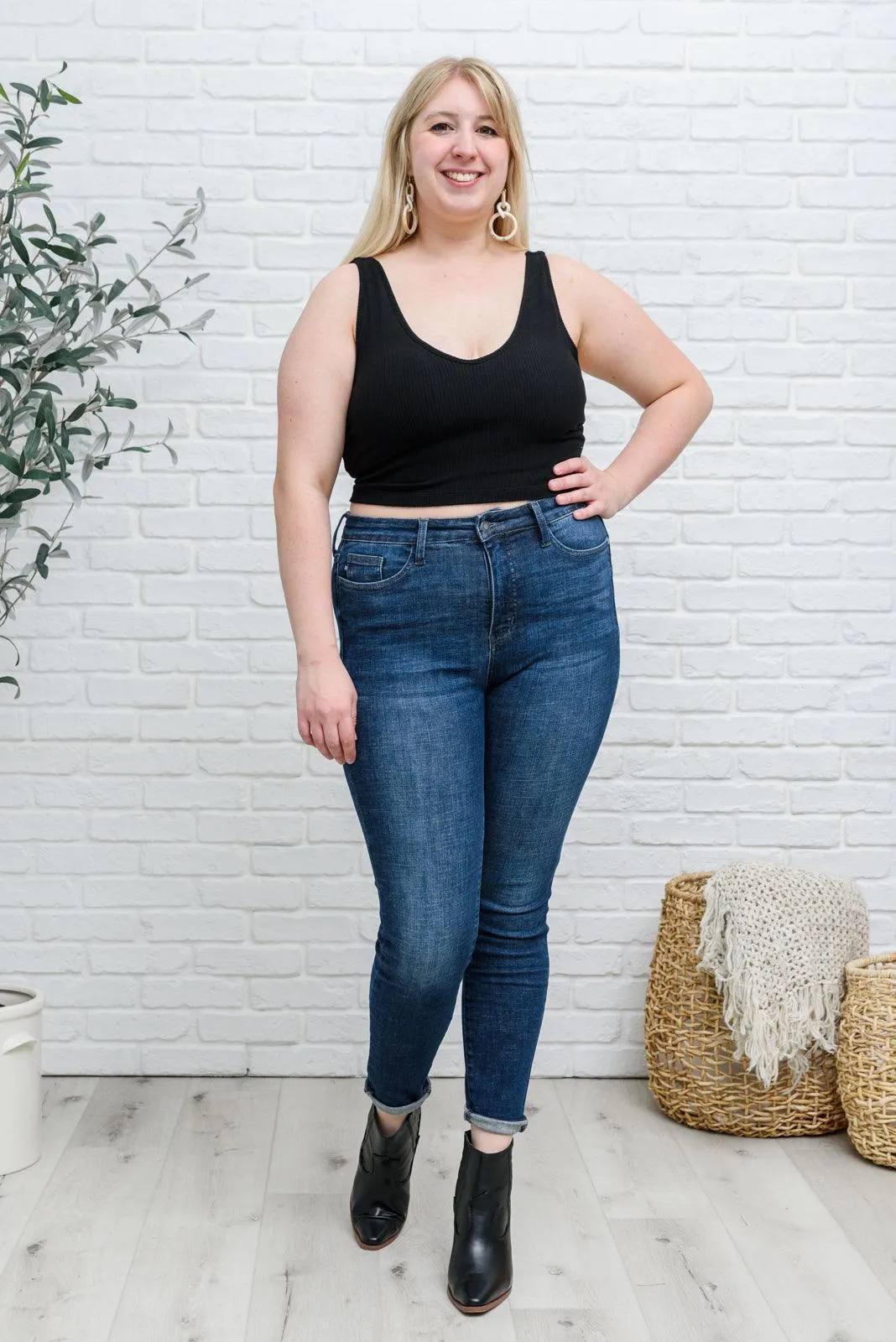 Hazel Blues® | Tell Me More Crop Tank In Black