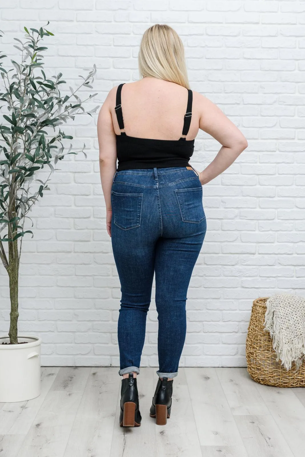 Hazel Blues® | Tell Me More Crop Tank In Black