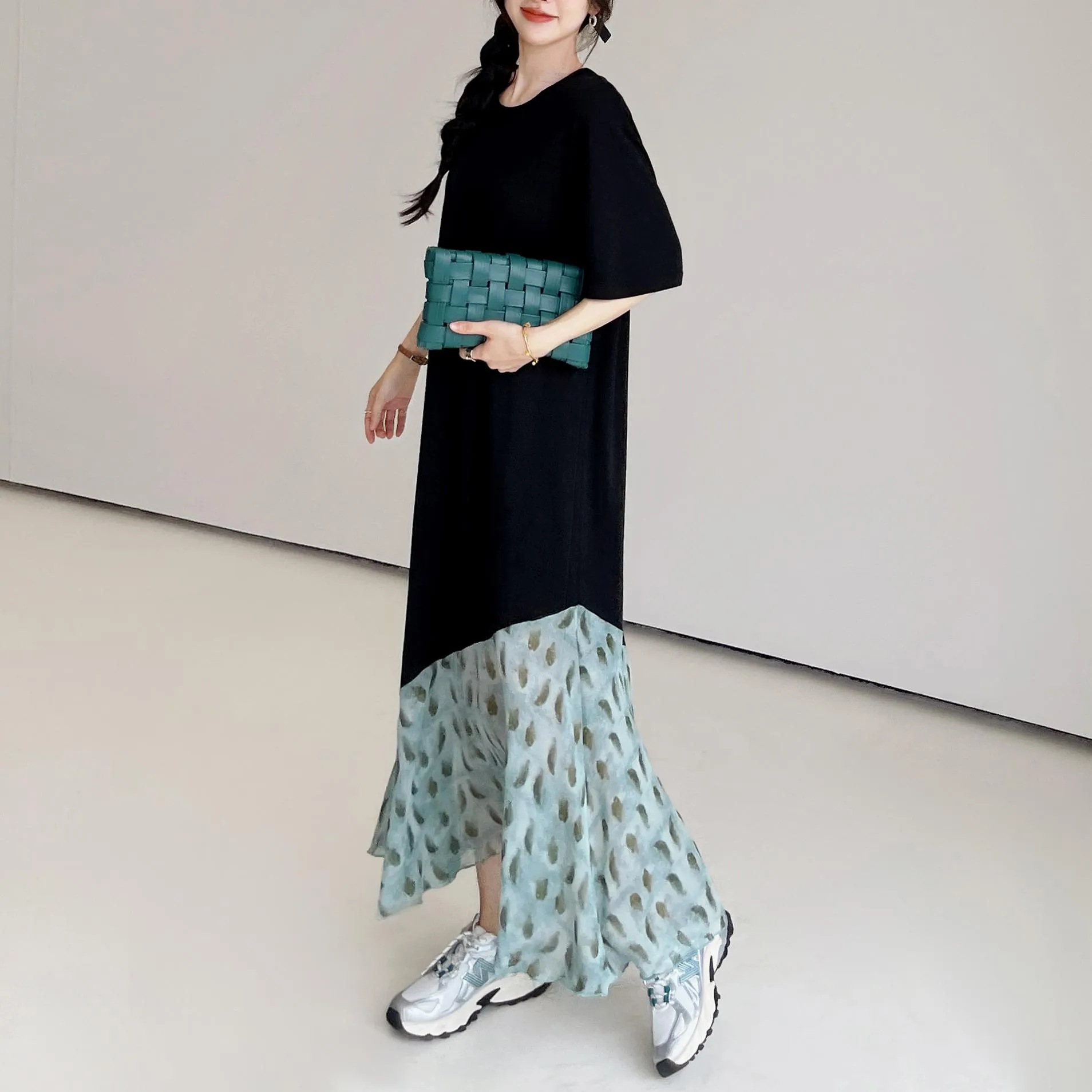 Loose-Fit Floral Maxi Dress Featuring Trendy Patchwork Details