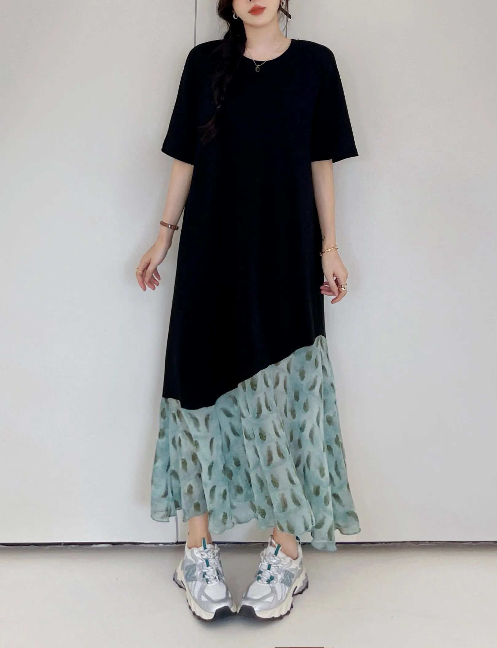 Loose-Fit Floral Maxi Dress Featuring Trendy Patchwork Details