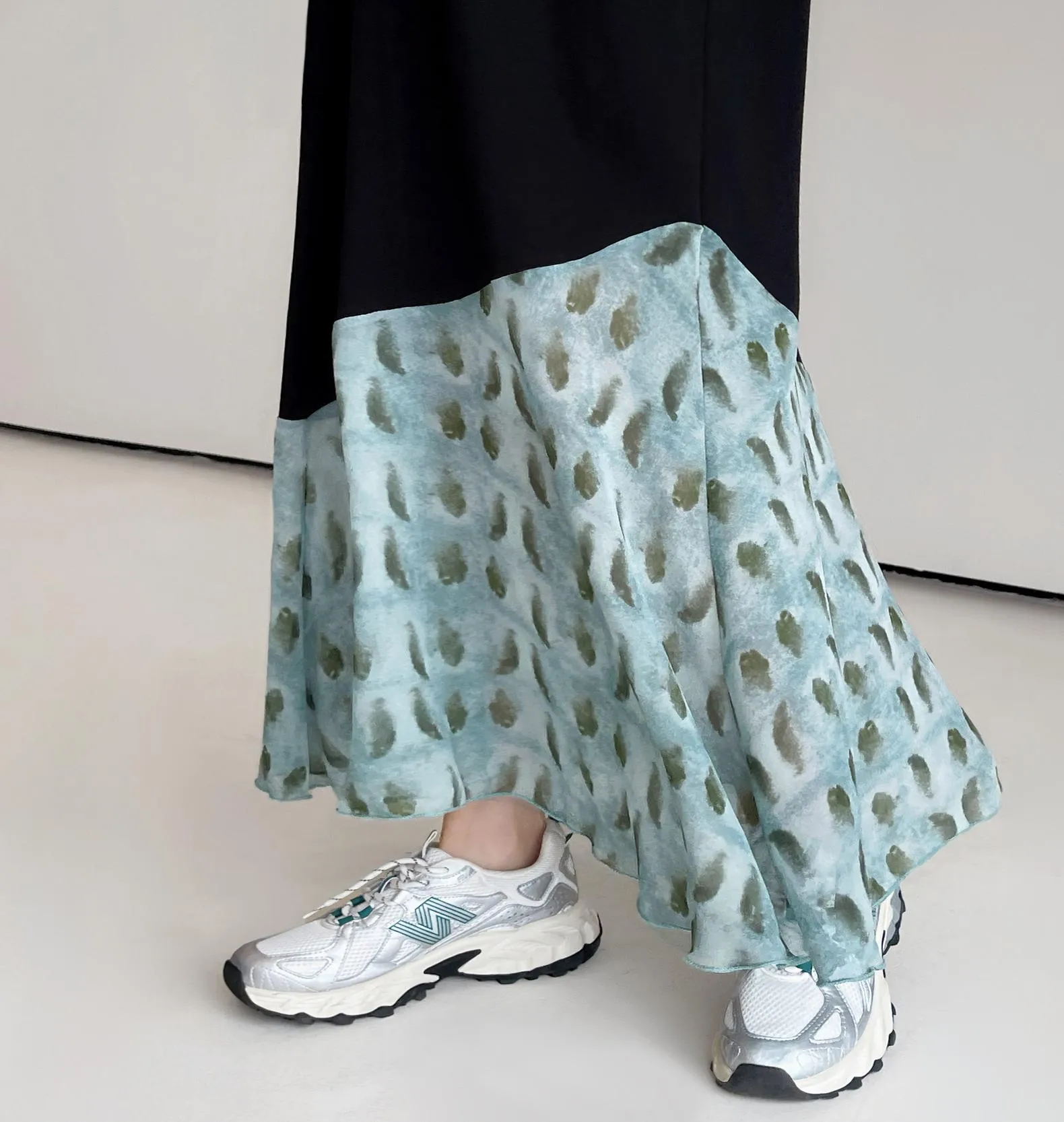 Loose-Fit Floral Maxi Dress Featuring Trendy Patchwork Details