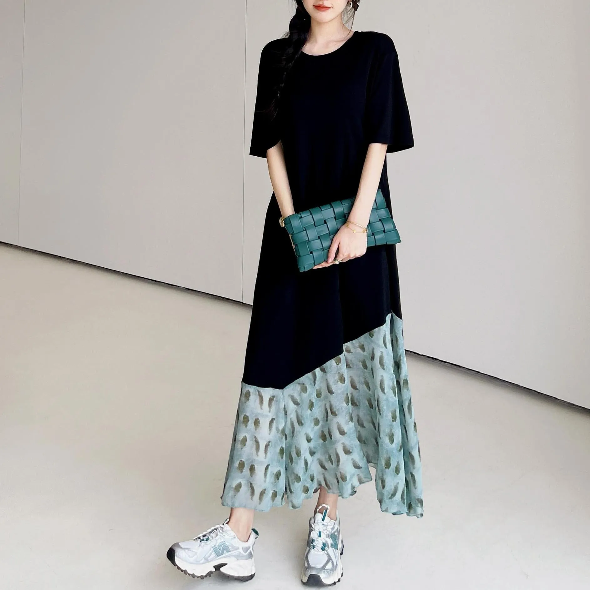 Loose-Fit Floral Maxi Dress Featuring Trendy Patchwork Details