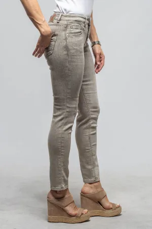 MAC Rich Slim In Washed Beige