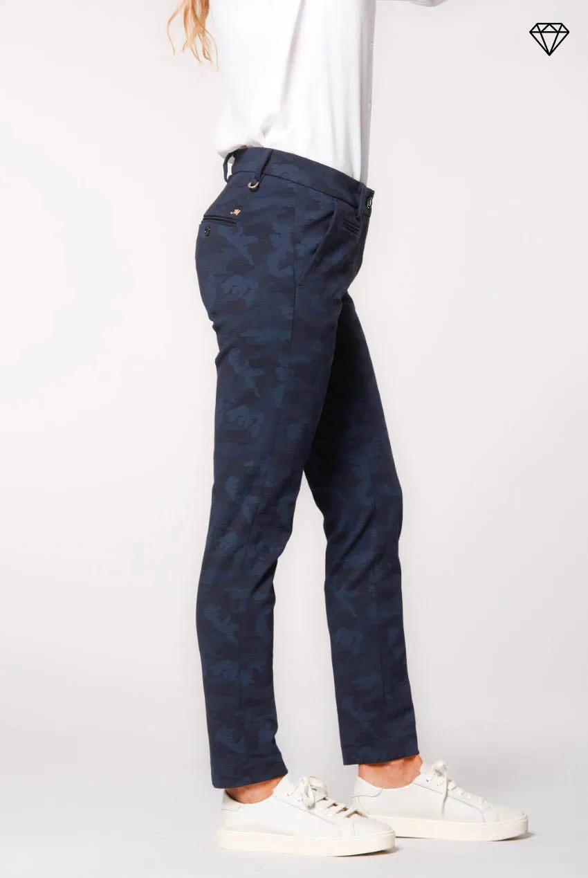New York Slim woman camouflage patterned jersey chino pants ①