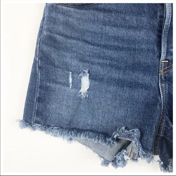 NWT Levi’s Ribcage Distressed Cut Off Denim Shorts Size 24