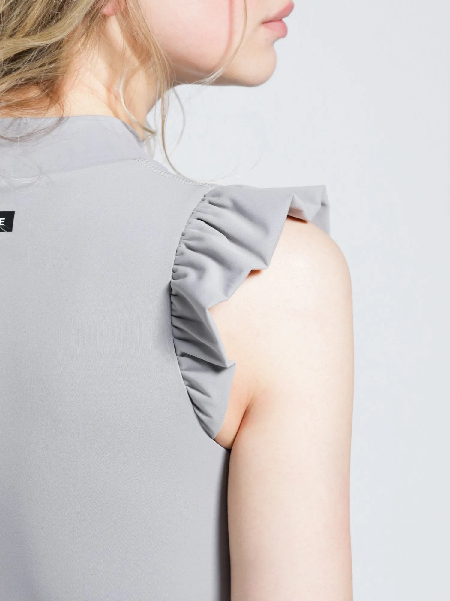 RUFFLED PURE TANK, LUNAR GREY