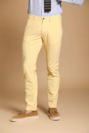 Torino men's chino pants tailored in light velvet slim fit