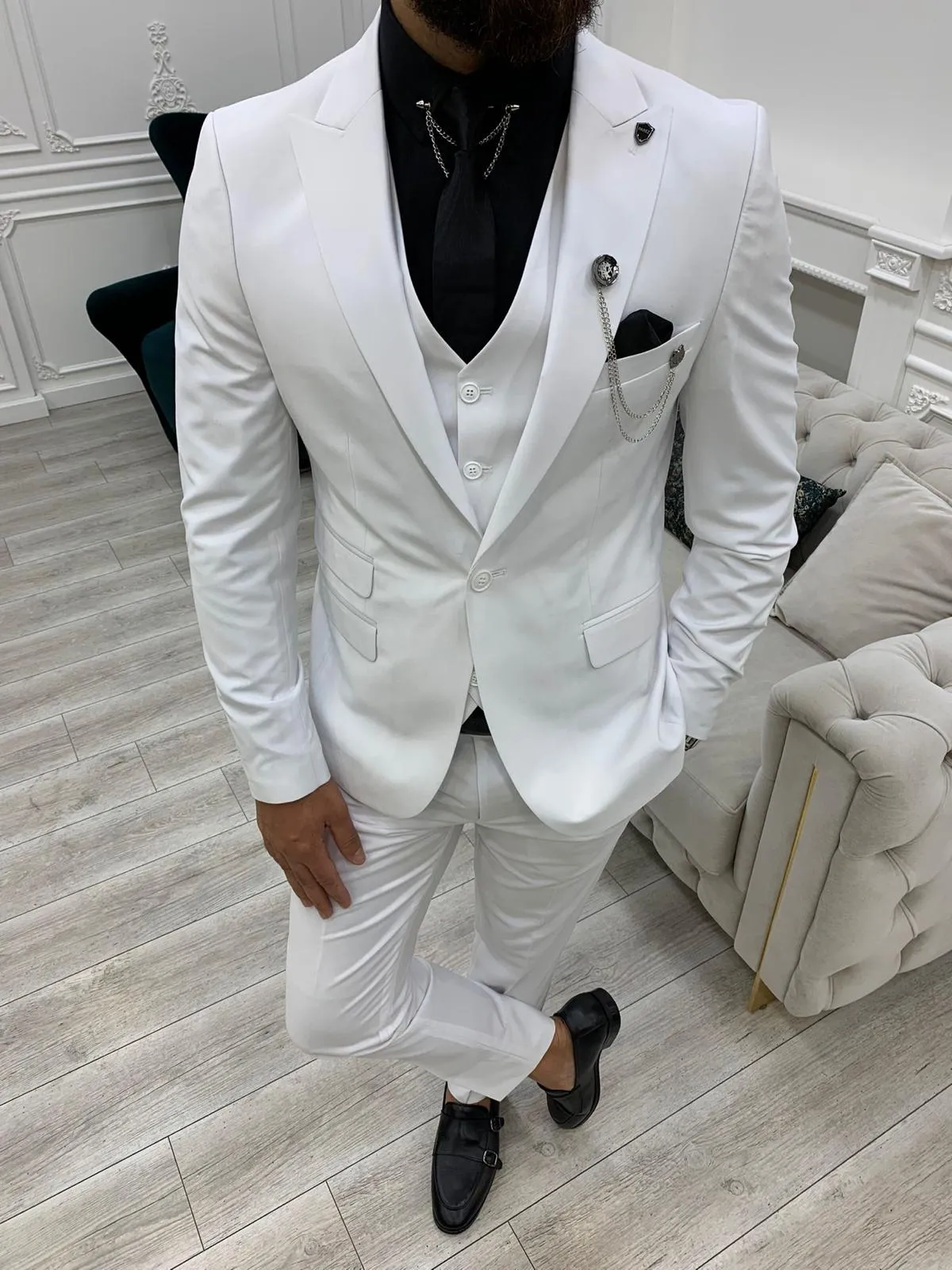 Vince White Slim Fit Peak Lapel Suit - Versatile Elegance for Every Occasion