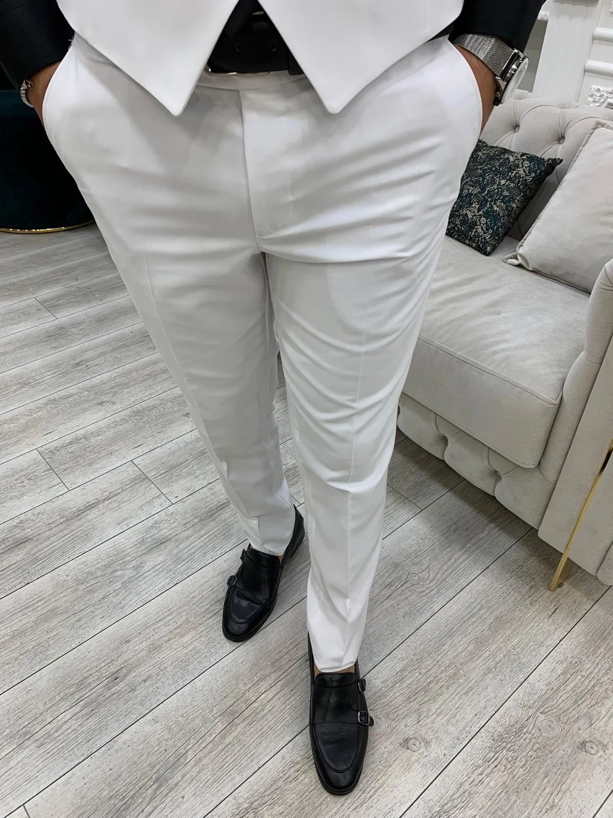 Vince White Slim Fit Peak Lapel Suit - Versatile Elegance for Every Occasion
