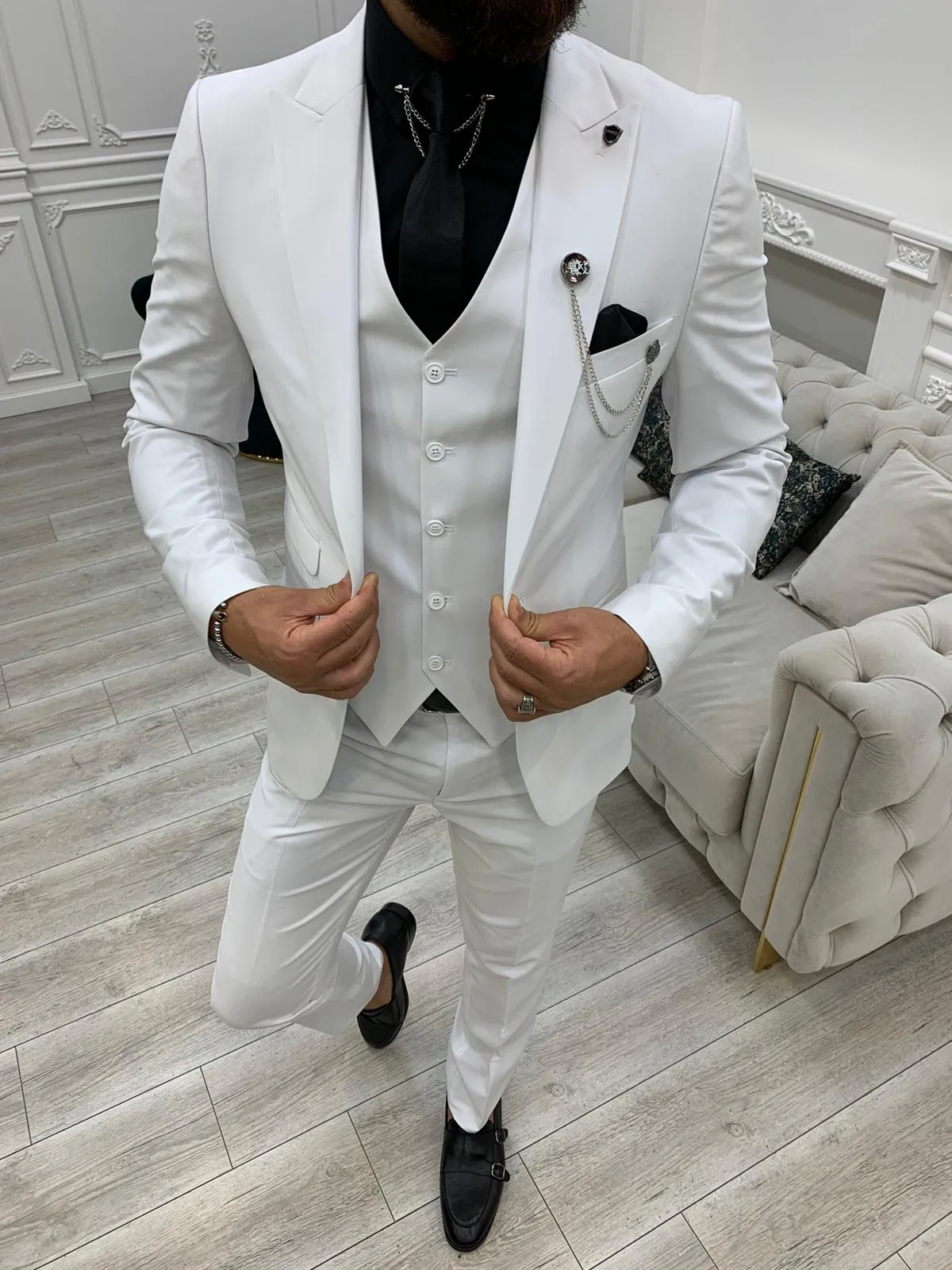 Vince White Slim Fit Peak Lapel Suit - Versatile Elegance for Every Occasion