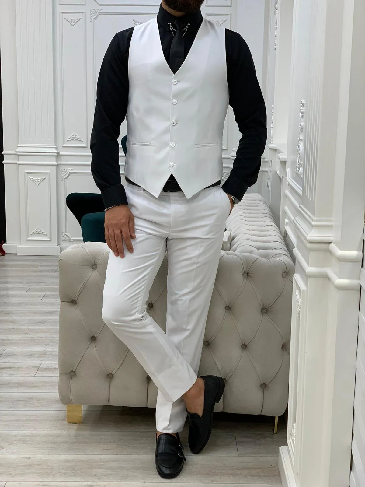 Vince White Slim Fit Peak Lapel Suit - Versatile Elegance for Every Occasion