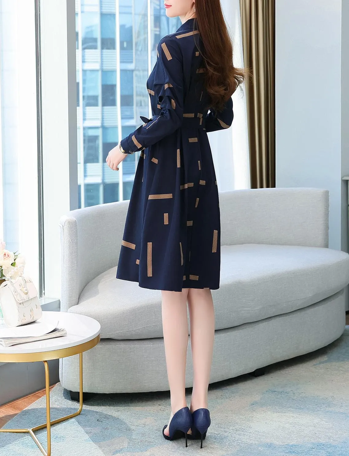 Women's Knee-Length T-Shirt Dress Featuring a Point Neckline and Floral Print