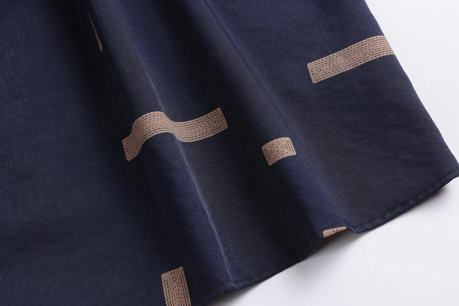 Women's Knee-Length T-Shirt Dress Featuring a Point Neckline and Floral Print