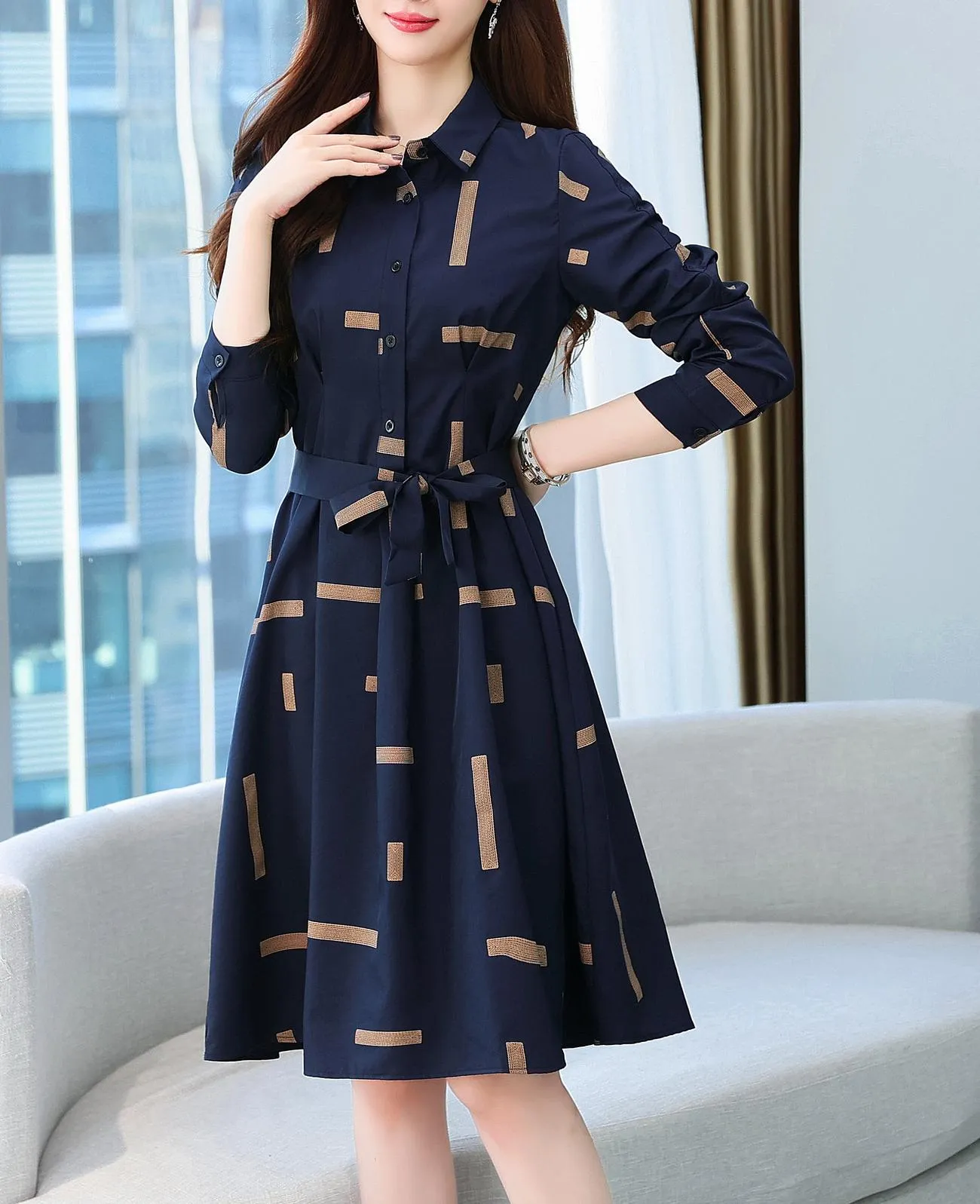 Women's Knee-Length T-Shirt Dress Featuring a Point Neckline and Floral Print