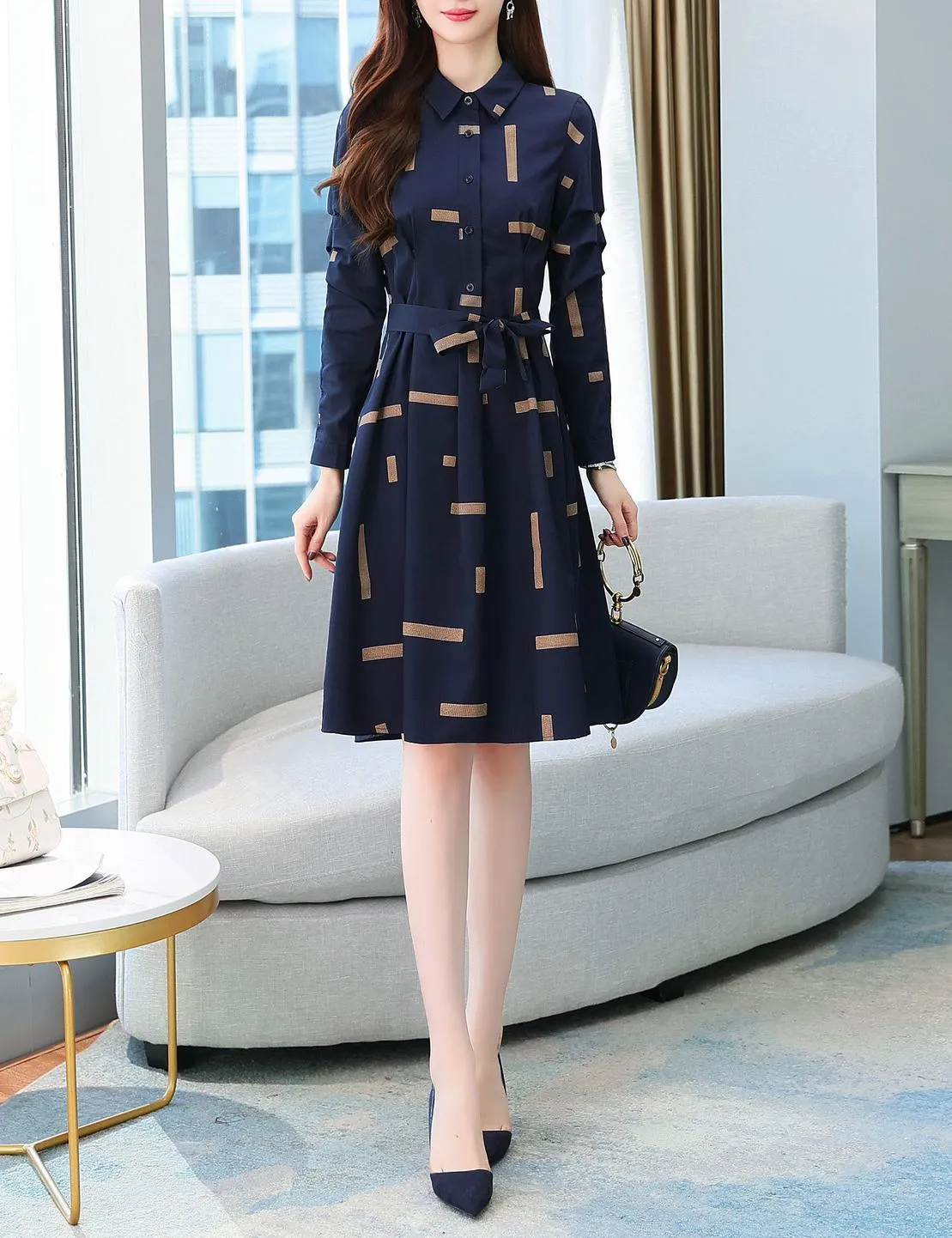 Women's Knee-Length T-Shirt Dress Featuring a Point Neckline and Floral Print