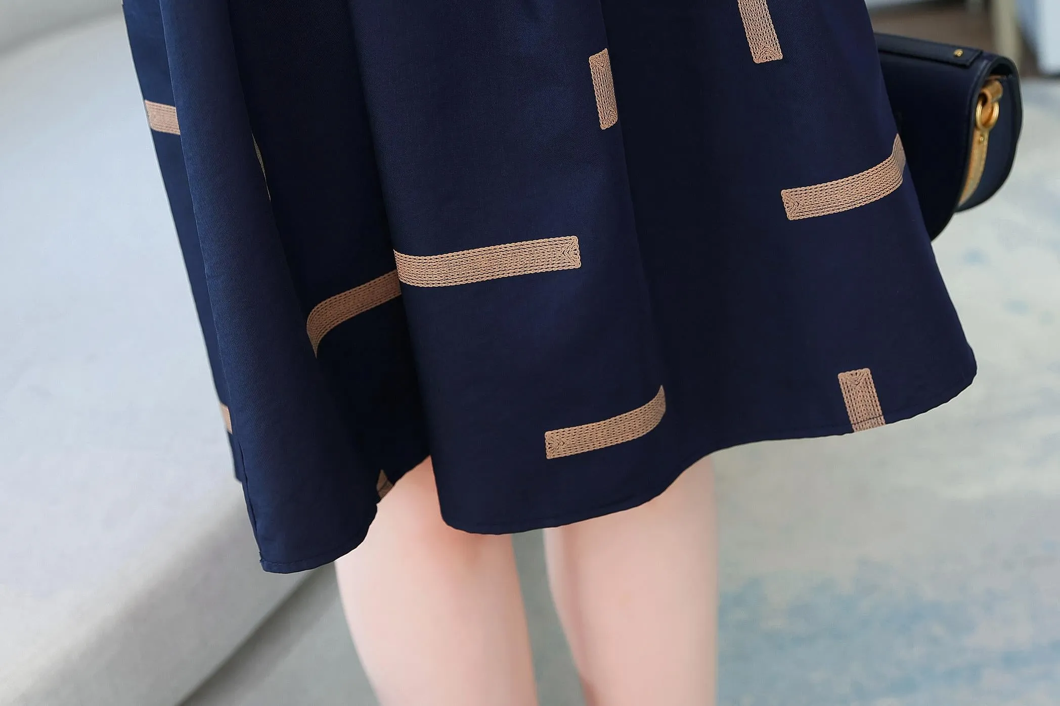 Women's Knee-Length T-Shirt Dress Featuring a Point Neckline and Floral Print