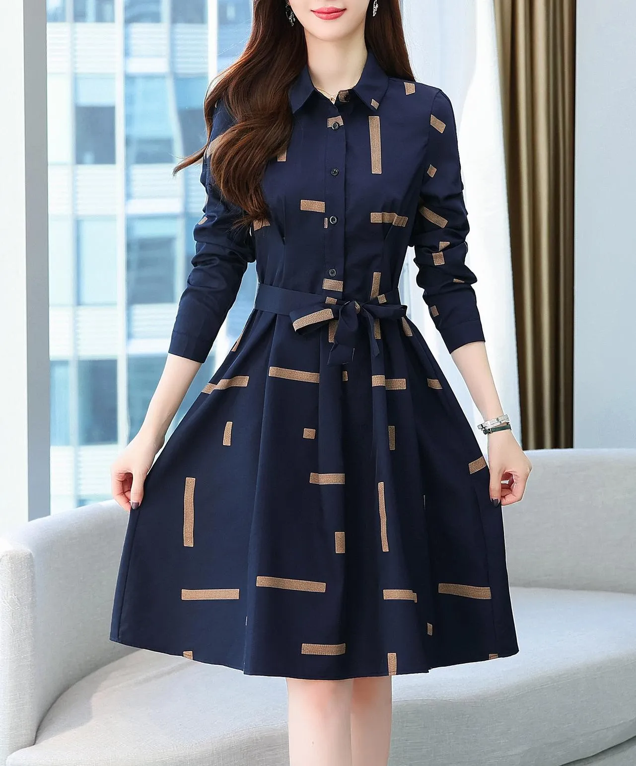 Women's Knee-Length T-Shirt Dress Featuring a Point Neckline and Floral Print